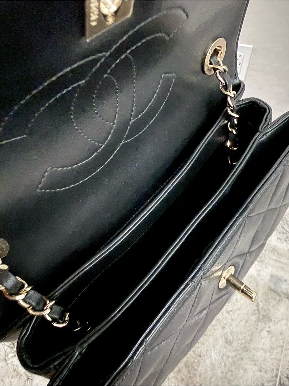 New CHANEL Trendy CC Black Quilted - Small - Picture 6 of 9